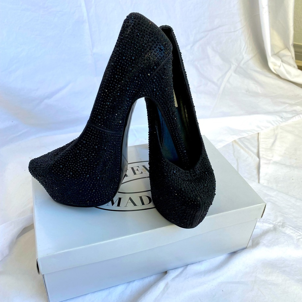 Steve Madden Black Rhinestone Platform Heel Size 8